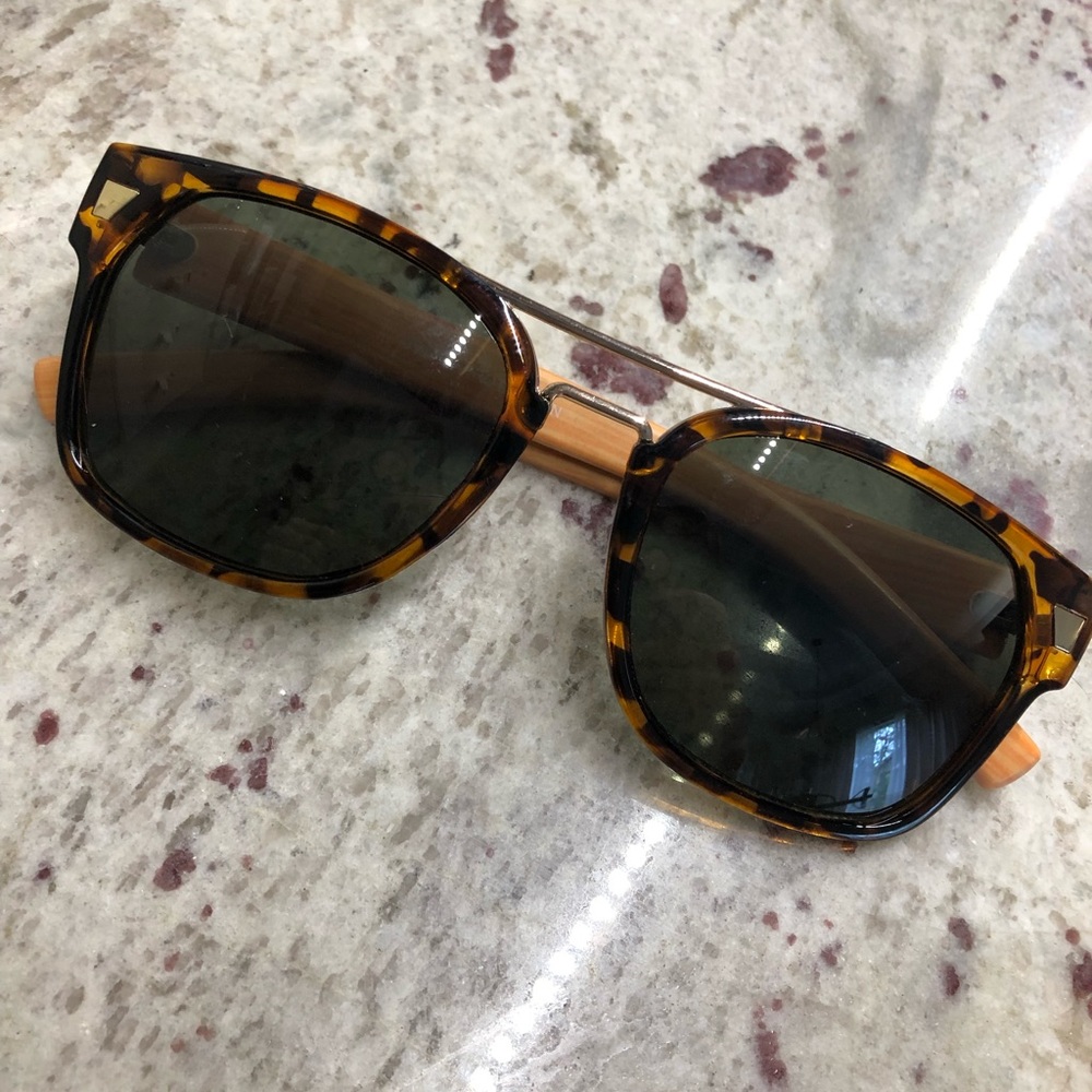 Women’s sunglasses - Picture 2 of 3
